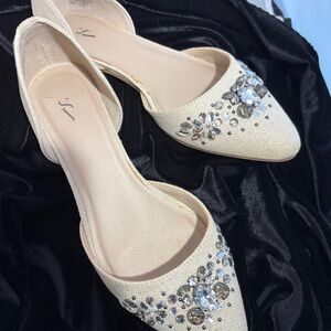 Kohl's Cream Embellished Dress Shoes  flats. 7.5 New